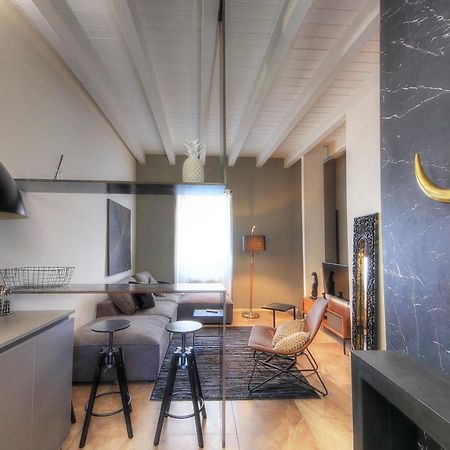 Urban Central Suites Каляри Екстериор снимка