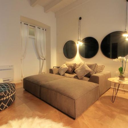 Urban Central Suites Каляри Екстериор снимка