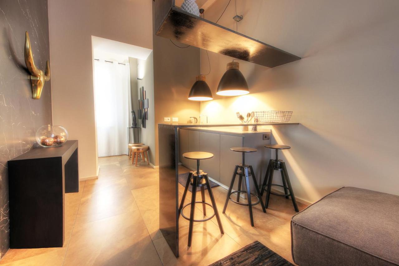 Urban Central Suites Каляри Екстериор снимка