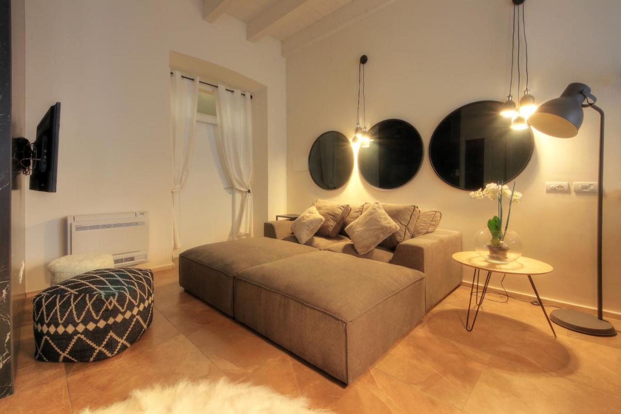 Urban Central Suites Каляри Екстериор снимка