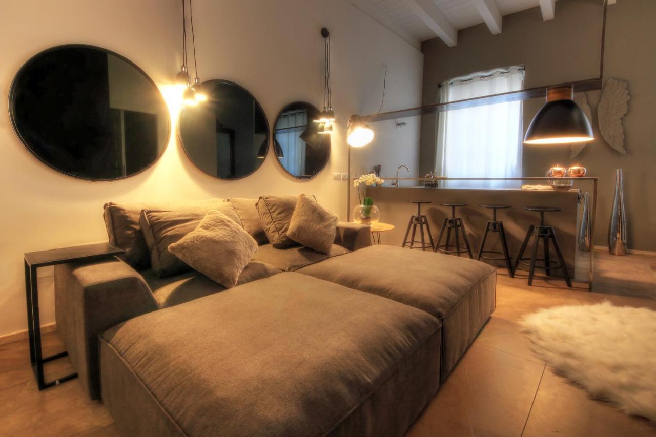 Urban Central Suites Каляри Екстериор снимка